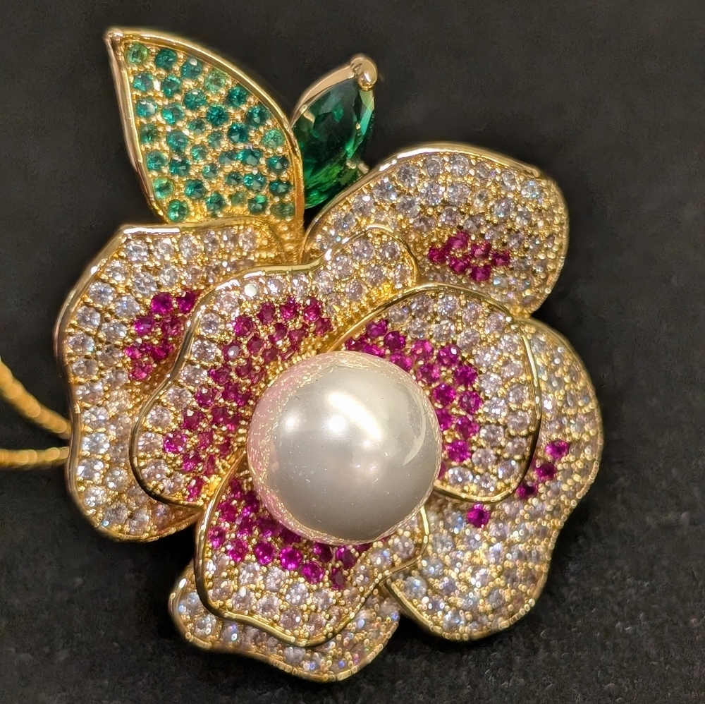 EYECANDY Gold Floral Pearl Ring with Pink and Green Crystals NWT - Picture 6 of 15